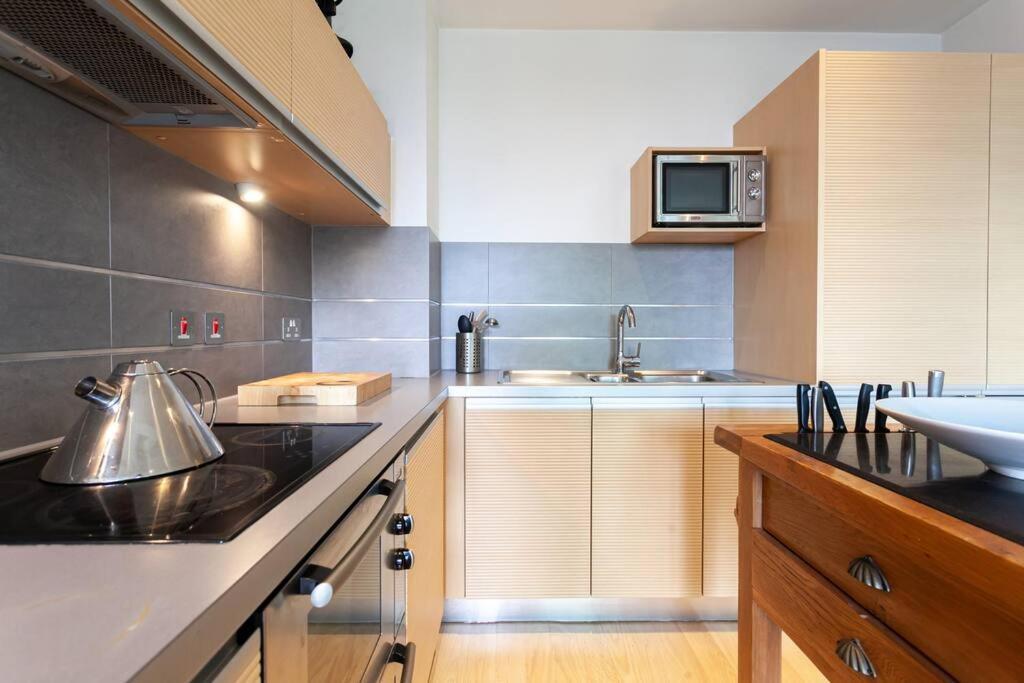 Iconic Luxury Manchester Apartment Bagian luar foto