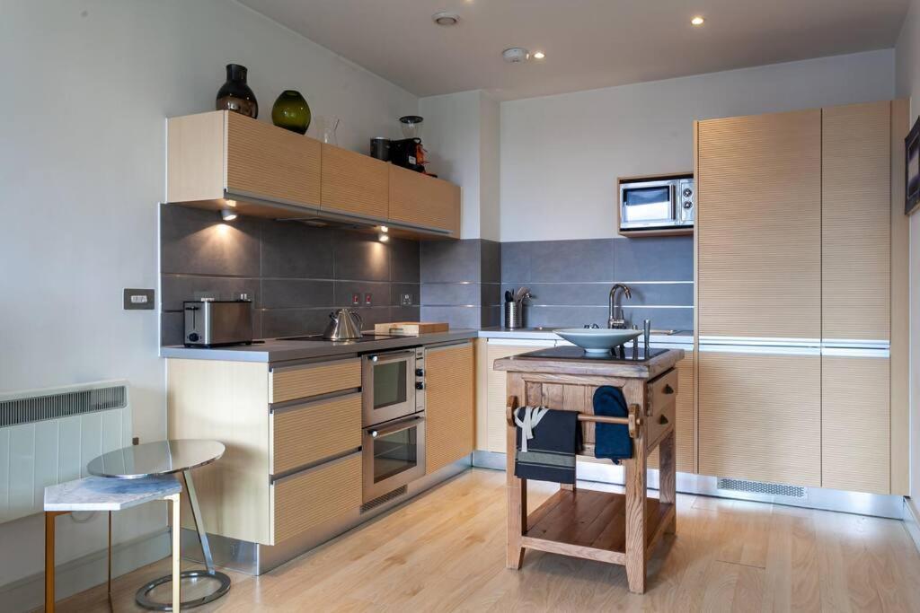 Iconic Luxury Manchester Apartment Bagian luar foto