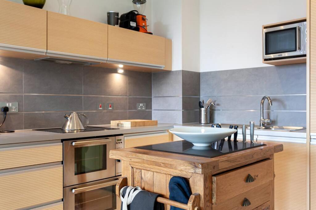 Iconic Luxury Manchester Apartment Bagian luar foto